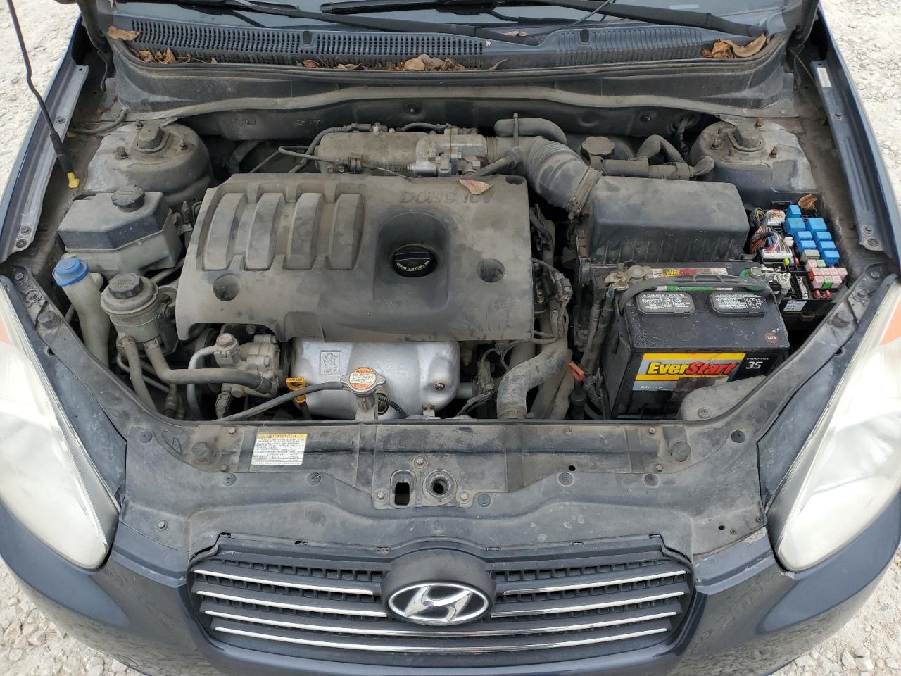 2010 Hyundai Accent - Image 11