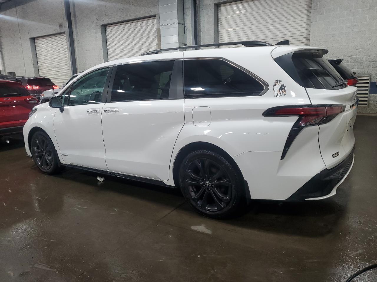 2021 Toyota Sienna - Image 2