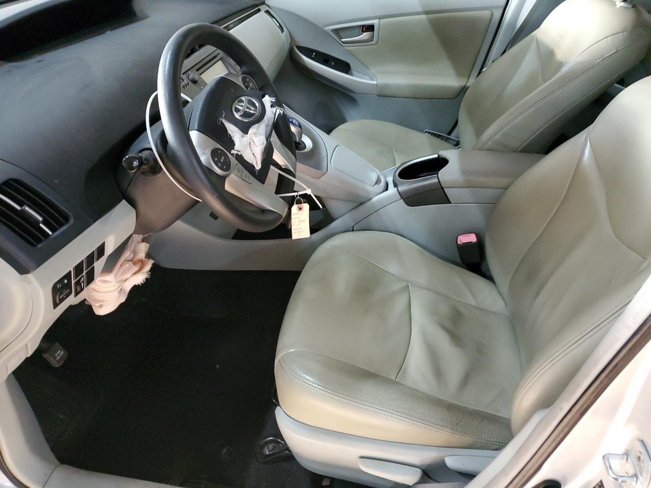 2013 Toyota Prius - Image 7
