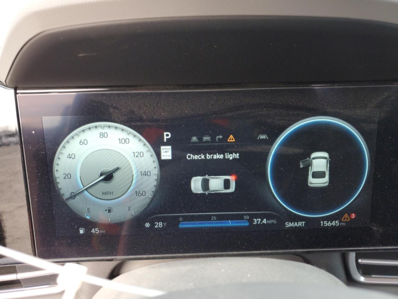 2024 Hyundai Elantra - Image 9