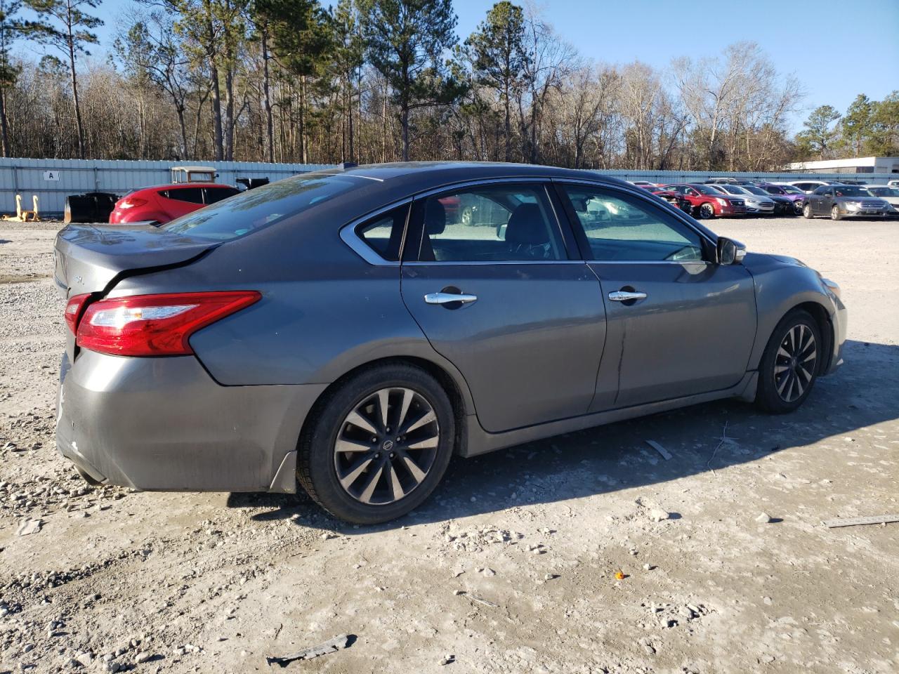 2017 Nissan Altima - Image 3