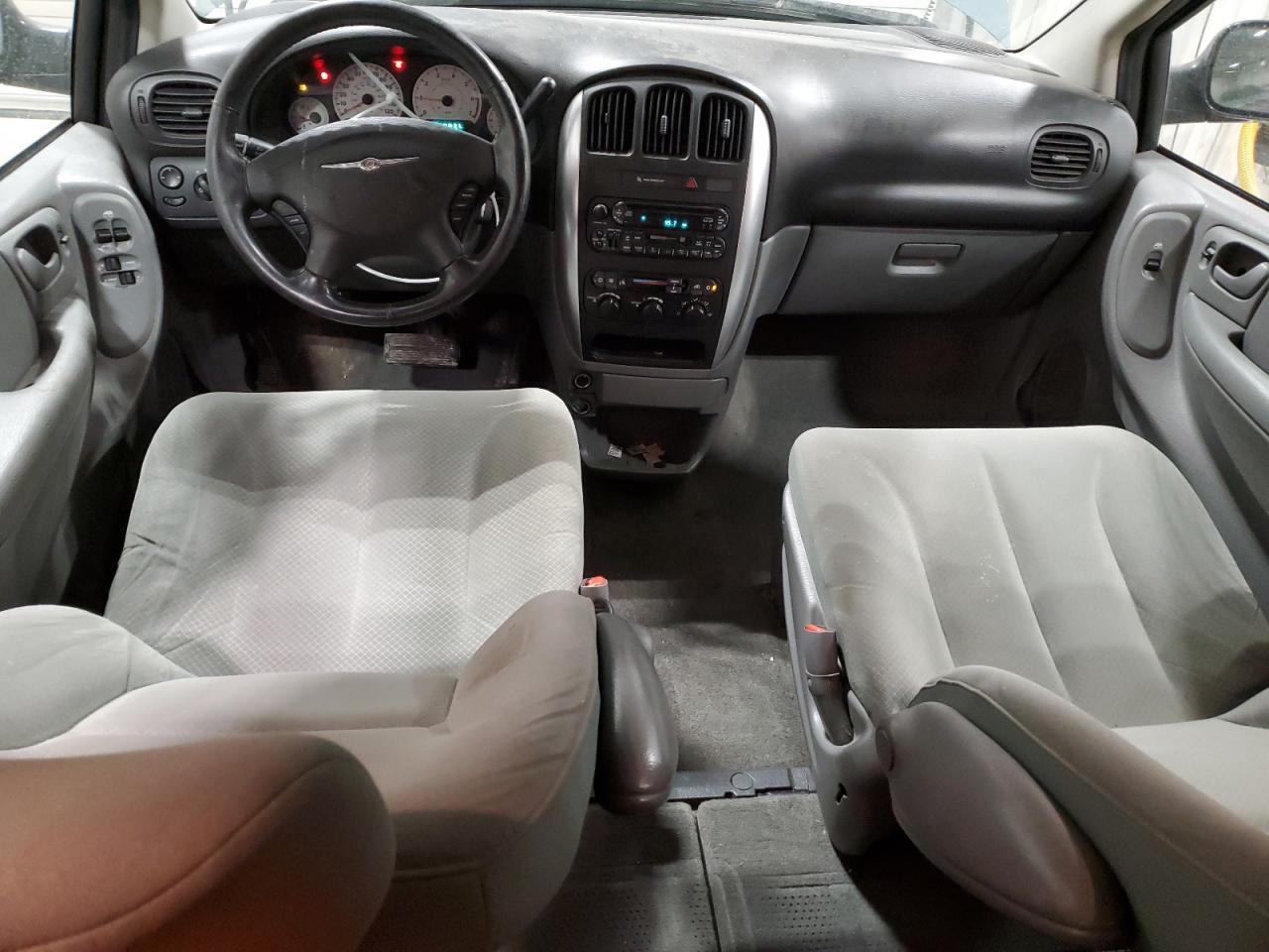 2007 Chrysler Town & Country - Image 8