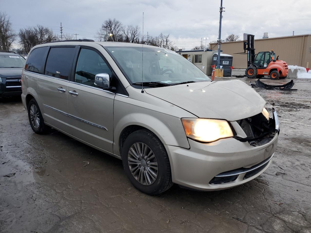 2013 Chrysler Town & Country - Image 4