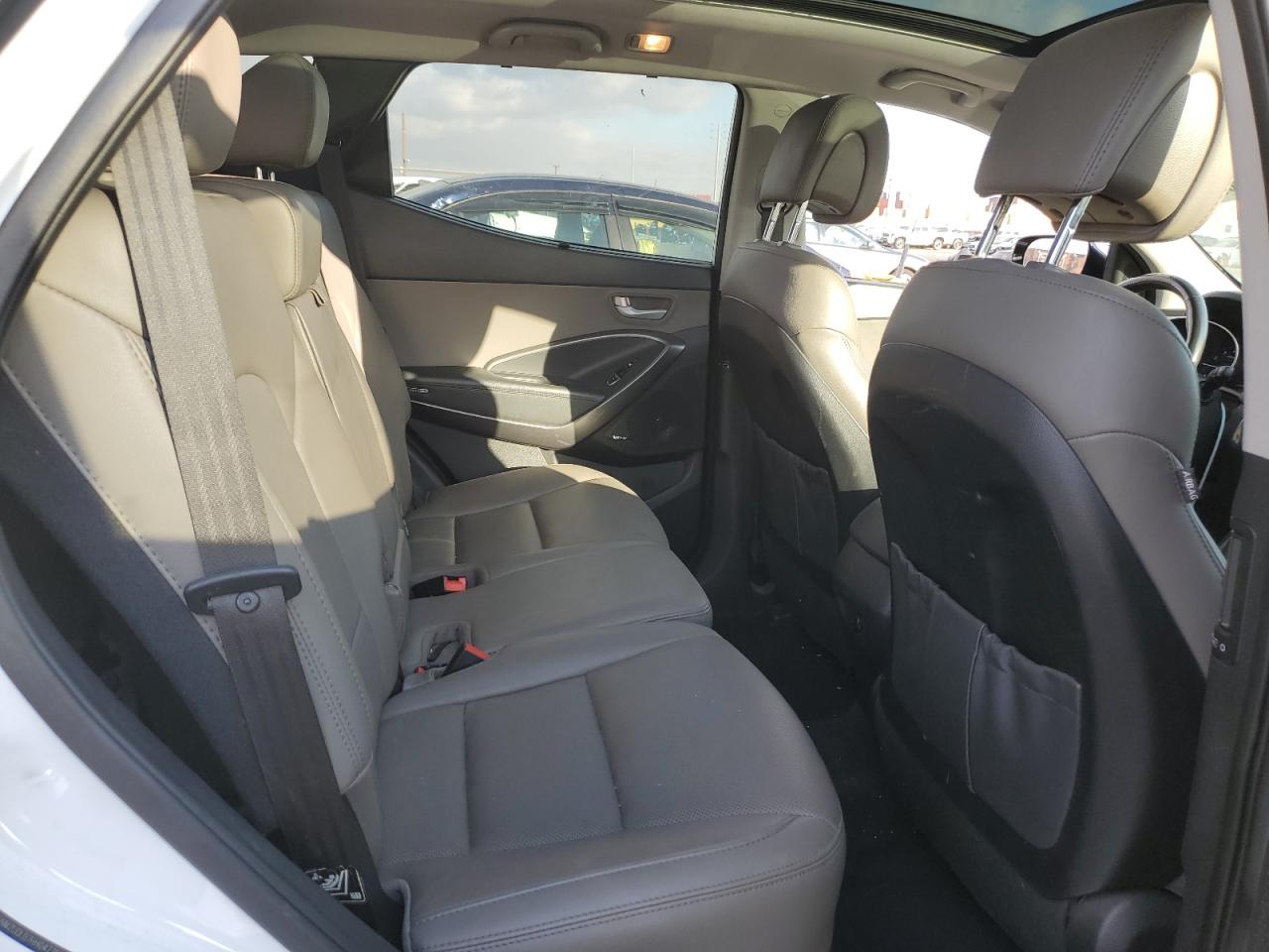 2017 Hyundai Santa Fe - Image 10