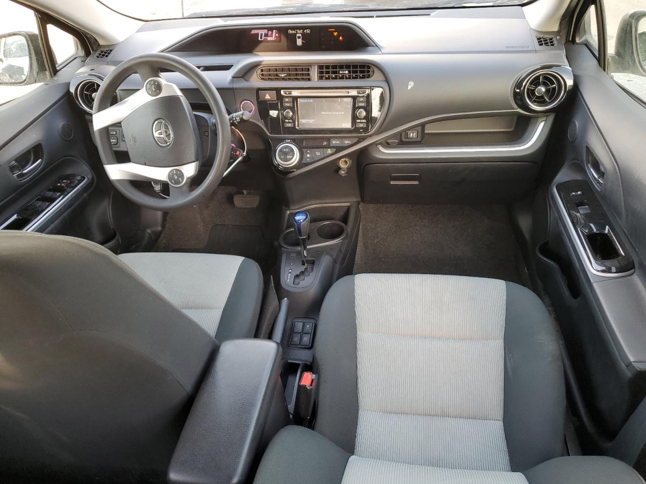 2015 Toyota Prius - Image 8