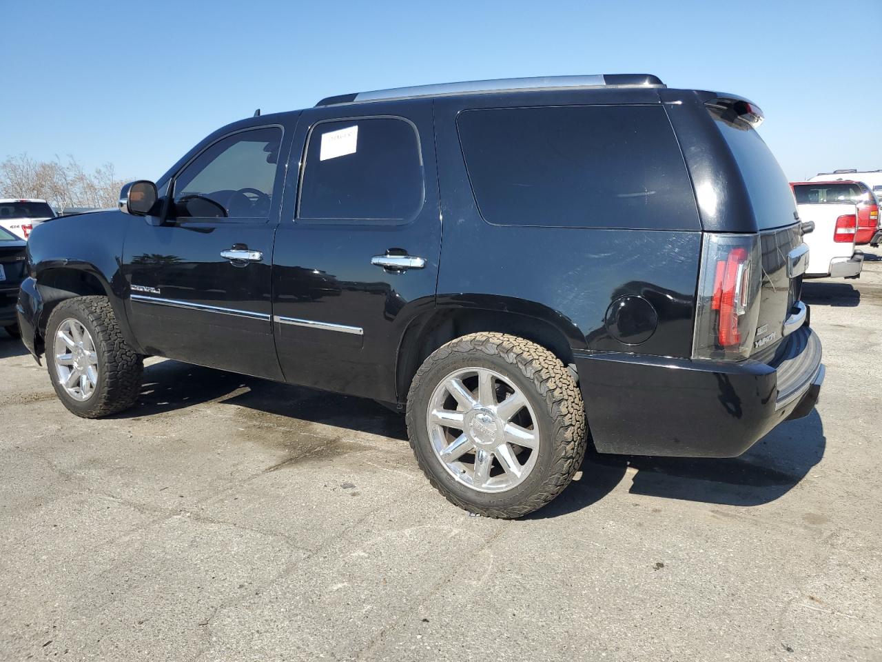 2012 GMC Yukon - Image 2