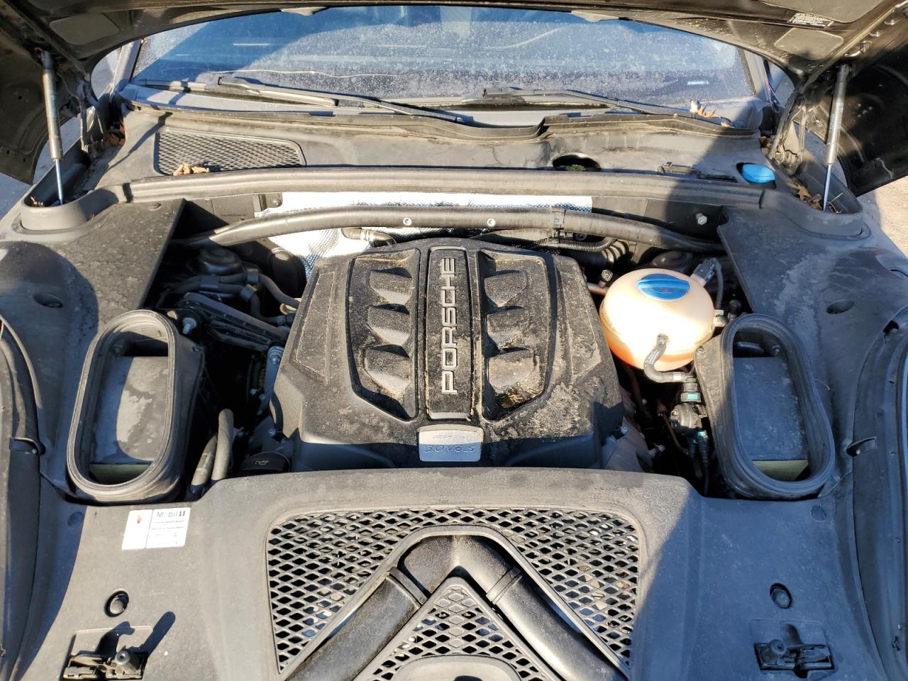 2017 Porsche Macan - Image 12