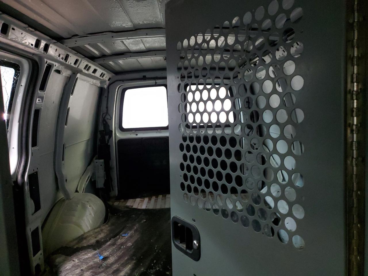 2008 GMC Savana - Image 10