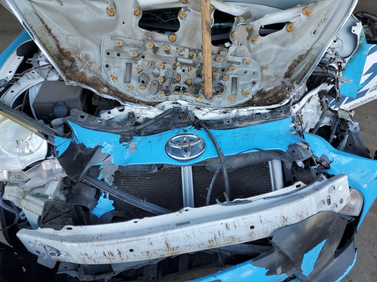 2013 Toyota Prius - Image 12