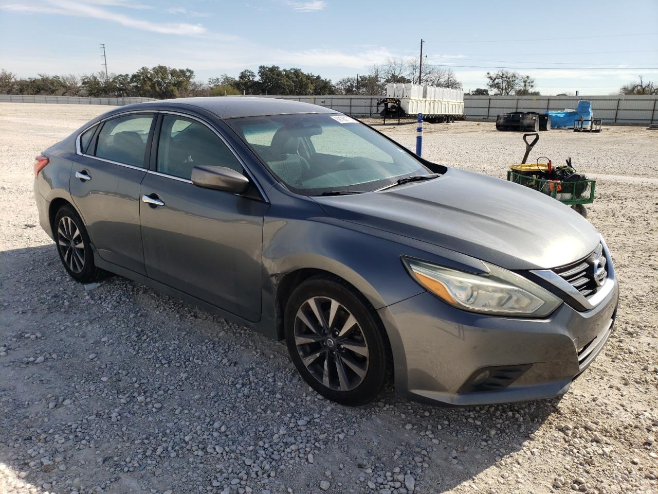 2017 Nissan Altima - Image 4