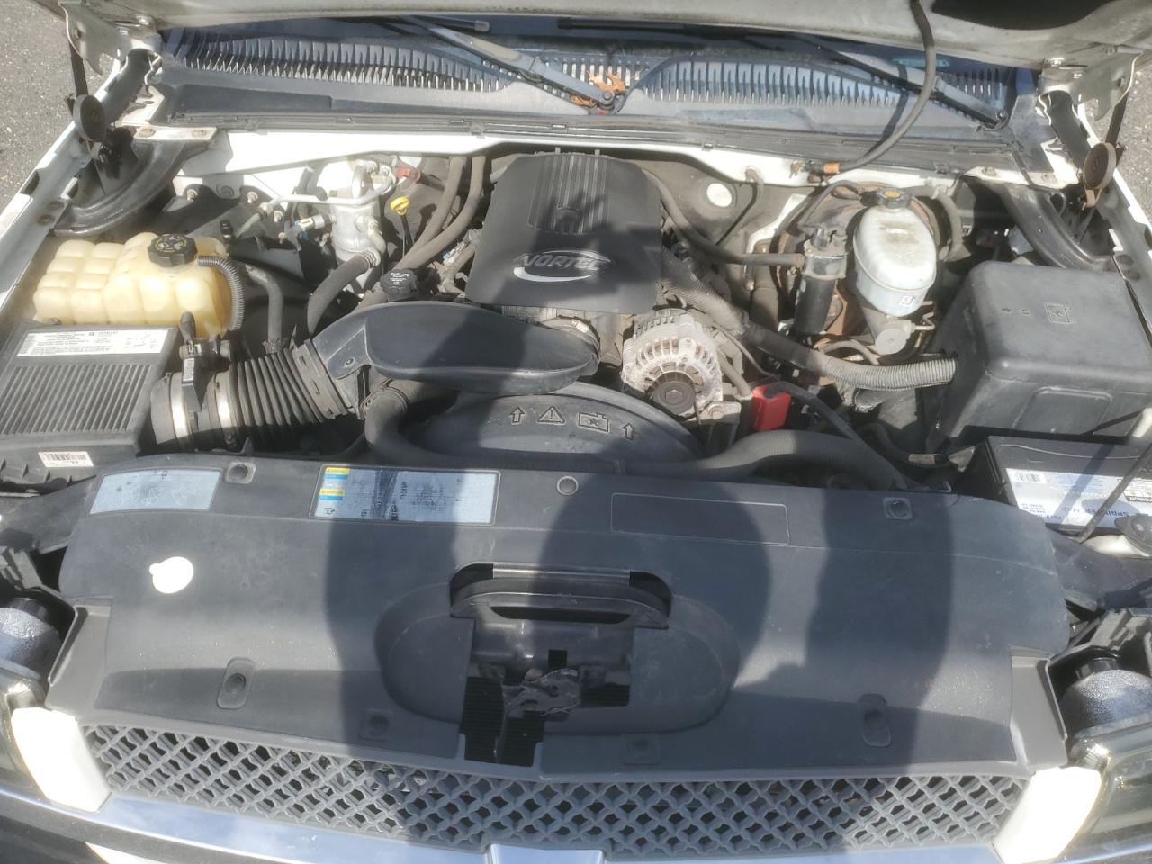 2004 Chevrolet Silverado - Image 11