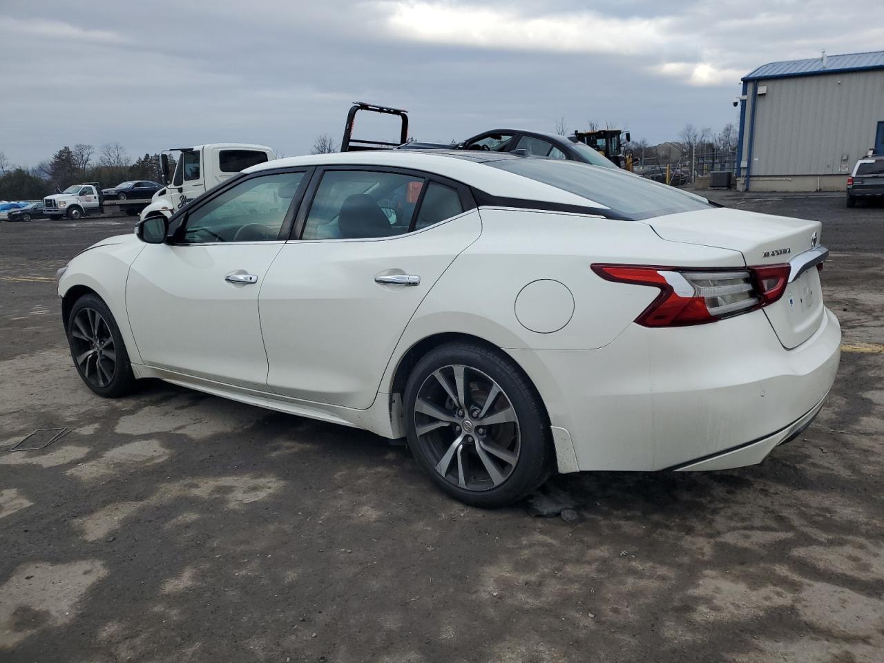 2017 Nissan Maxima - Image 2