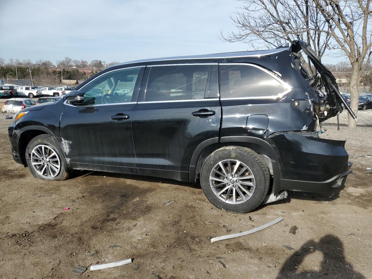 2017 Toyota Highlander - Image 2