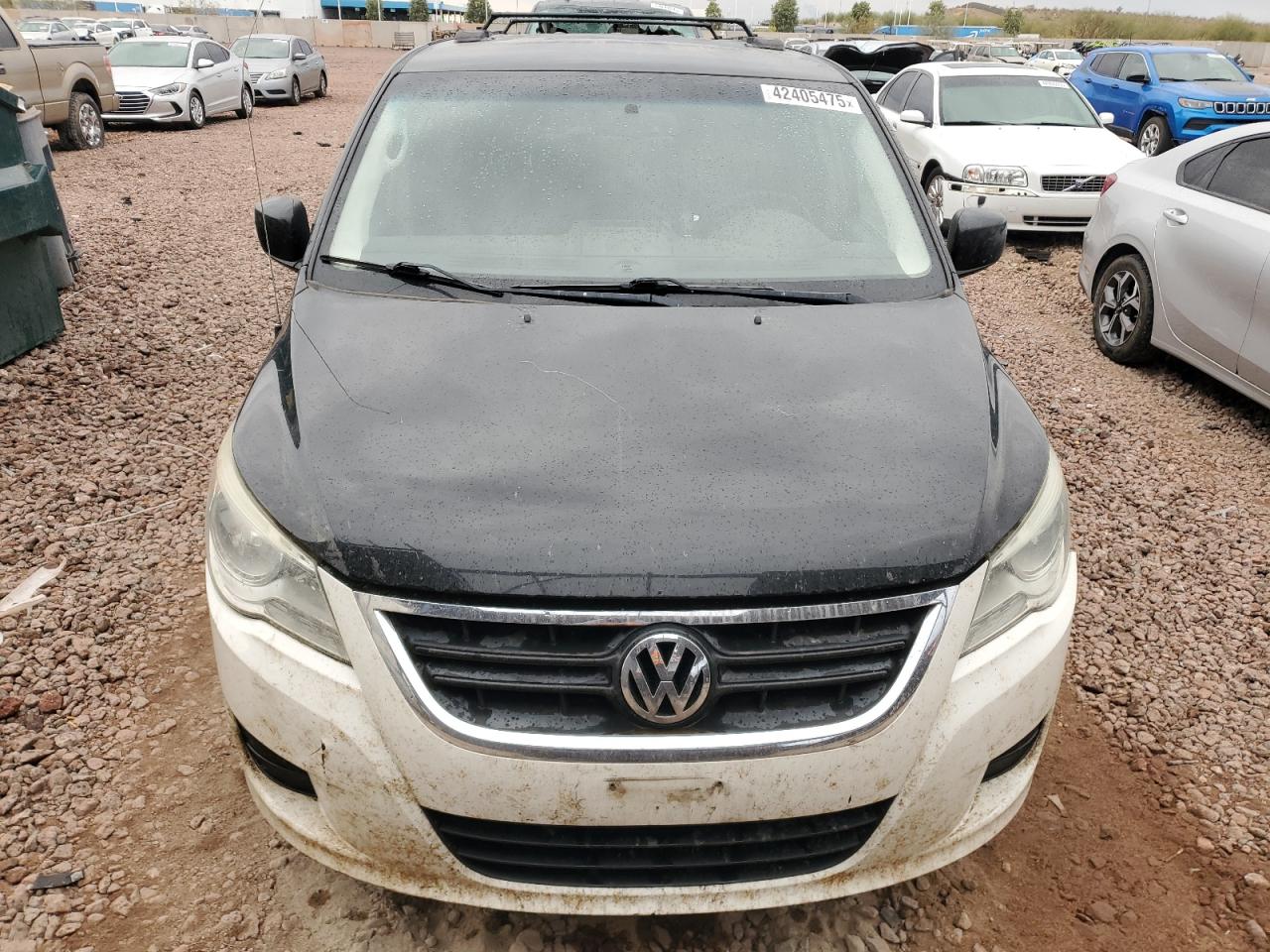 2013 Volkswagen Routan - Image 5