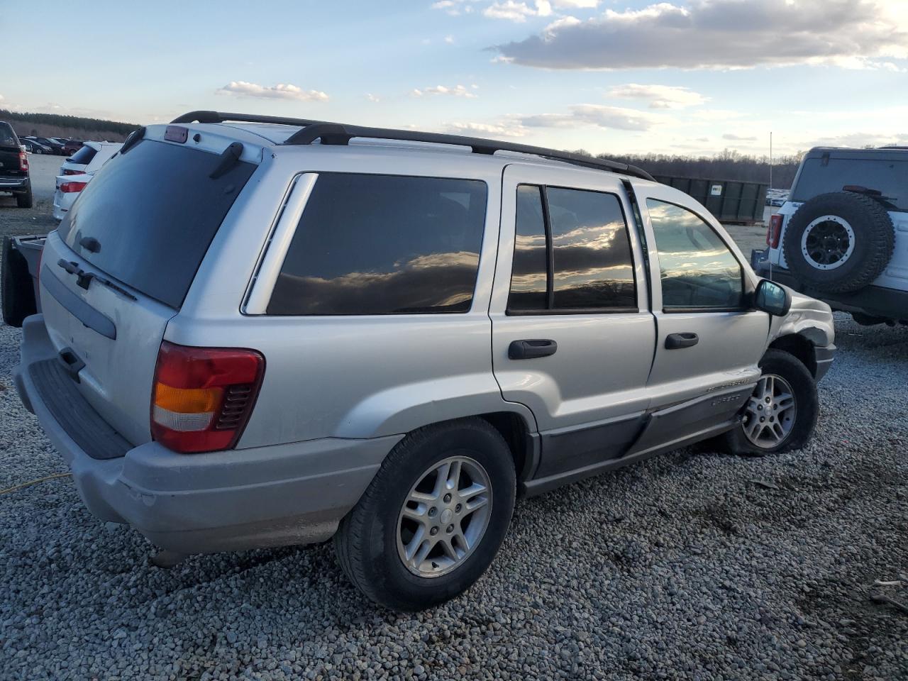 2002 Jeep Grand Cherokee - Image 3
