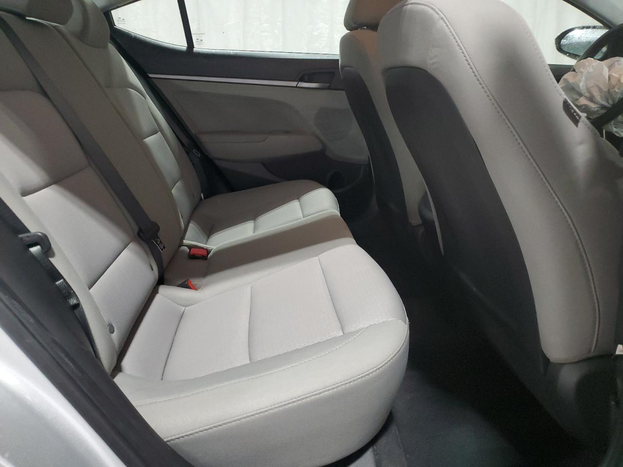 2018 Hyundai Elantra - Image 10