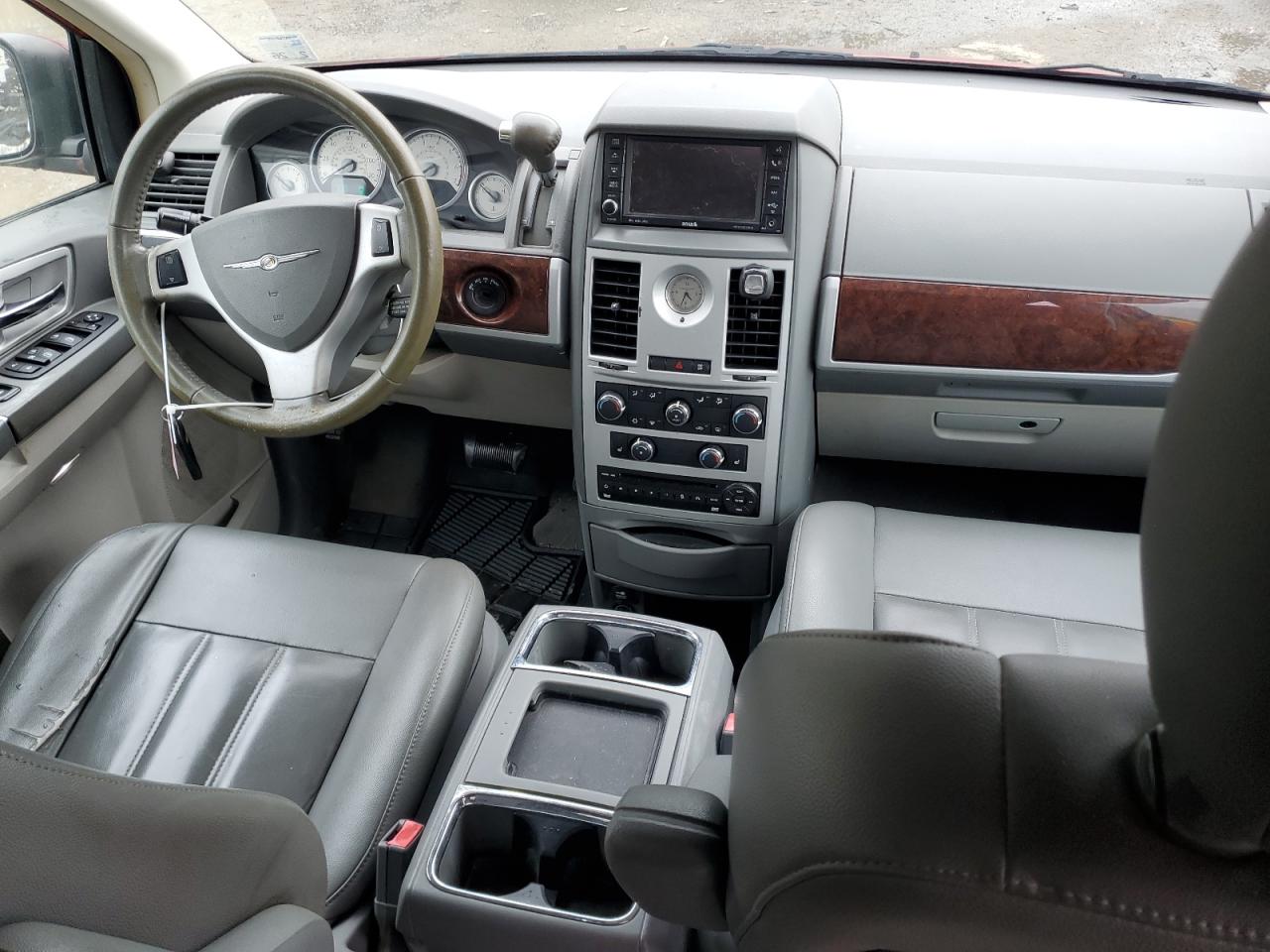 2010 Chrysler Town & Country - Image 8