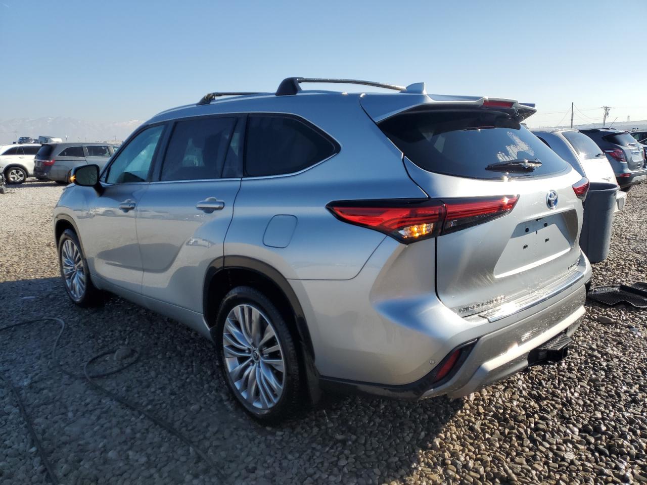 2022 Toyota Highlander - Image 2