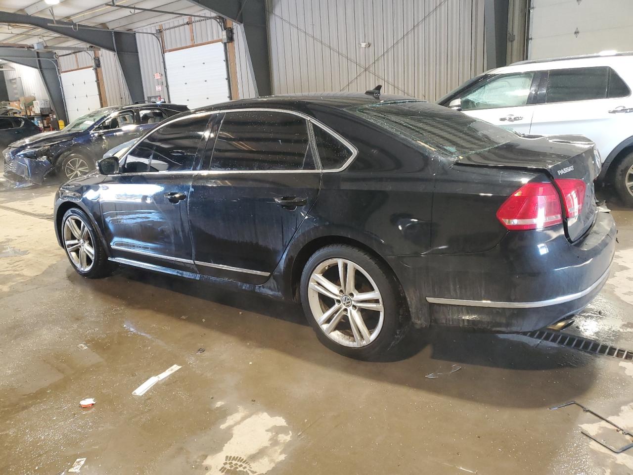 2015 Volkswagen Passat - Image 2