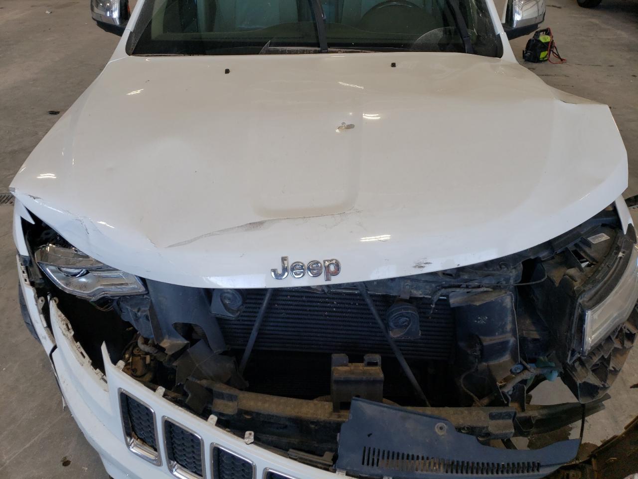 2015 Jeep Grand Cherokee - Image 12