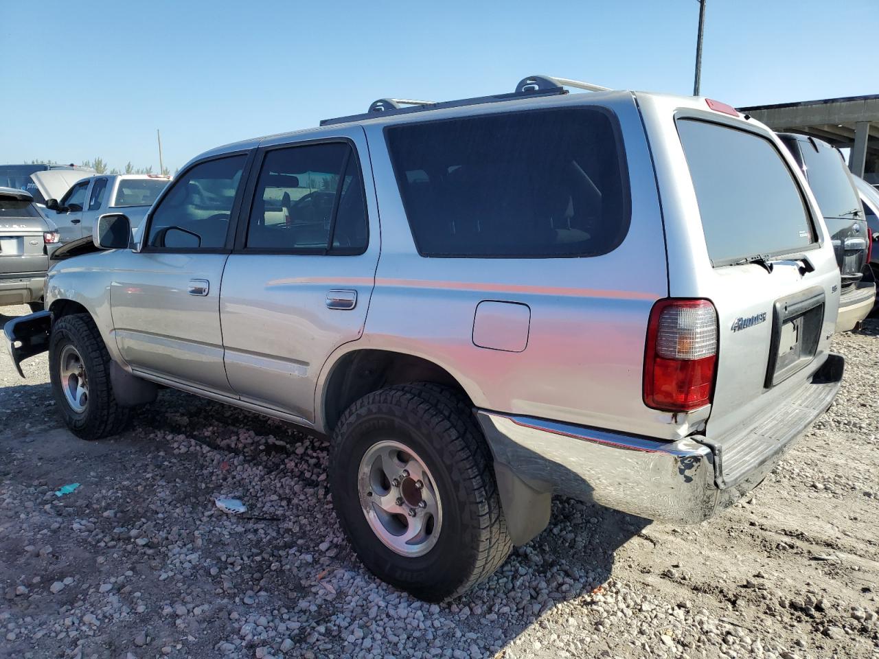 2000 Toyota 4Runner - Image 2