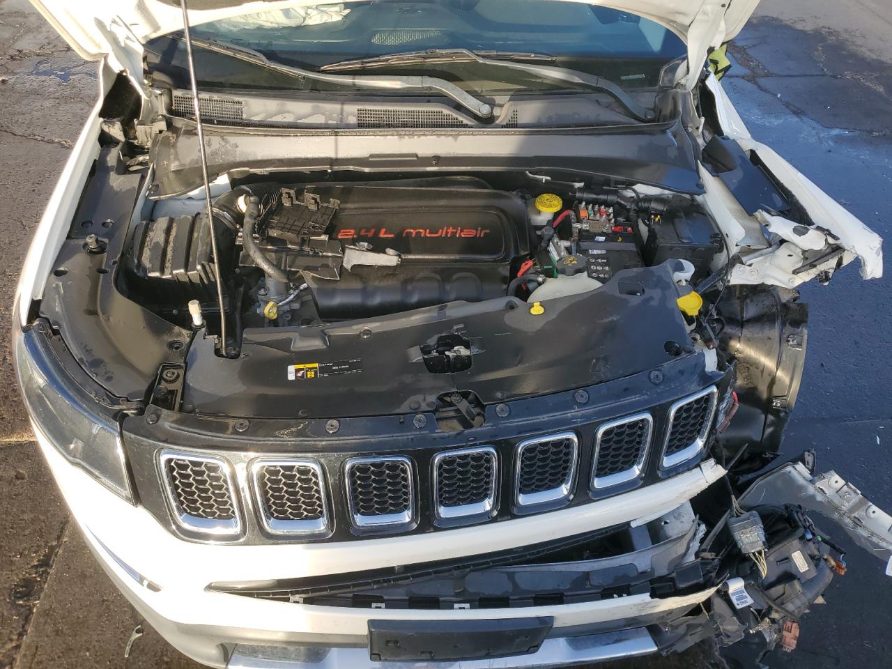 2018 Jeep Compass - Image 12