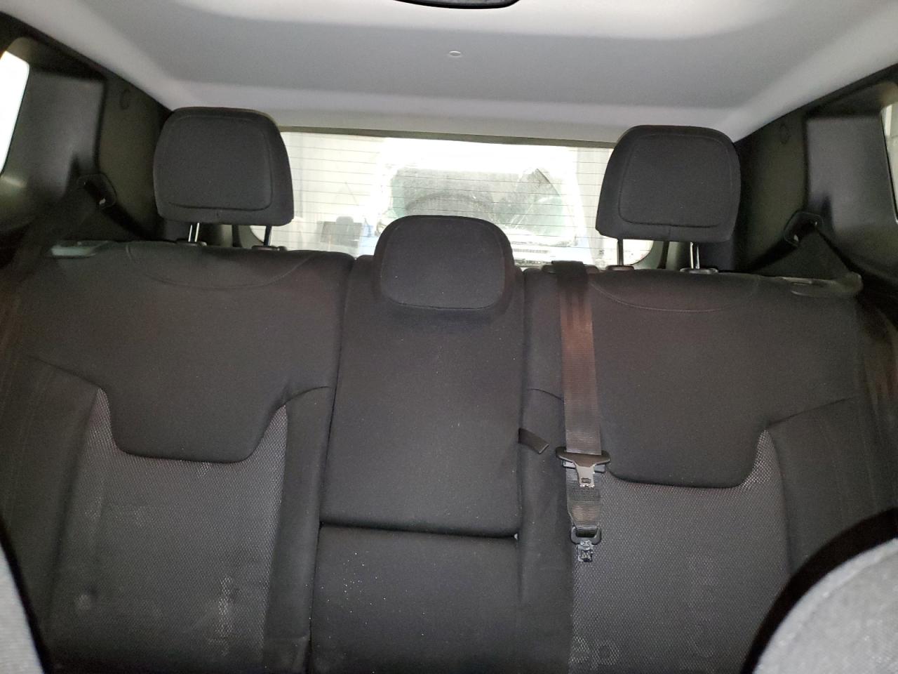 2017 Jeep Renegade - Image 10