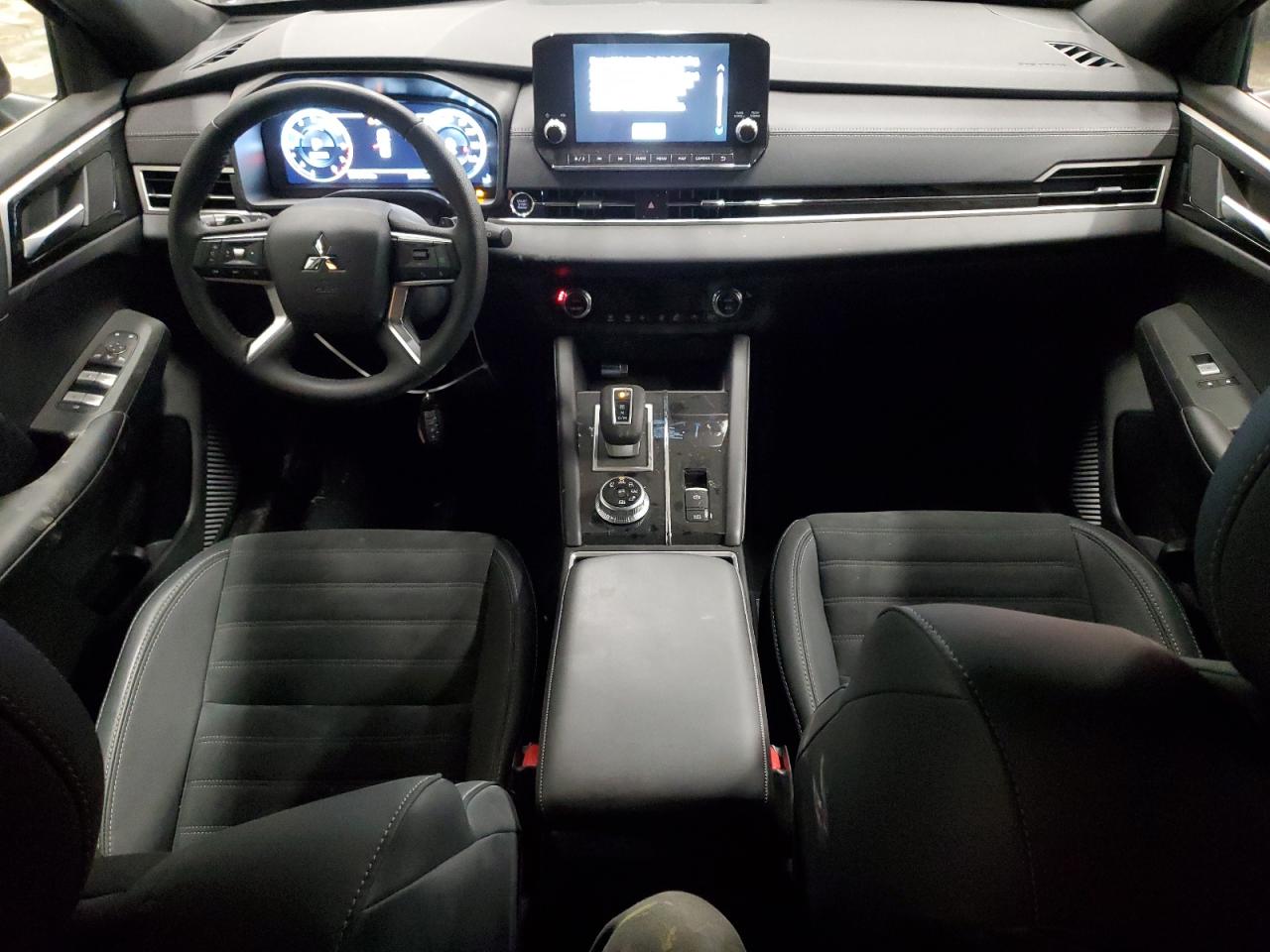 2024 Mitsubishi Outlander - Image 8