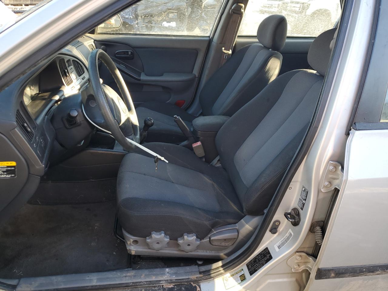 2005 Hyundai Elantra - Image 7