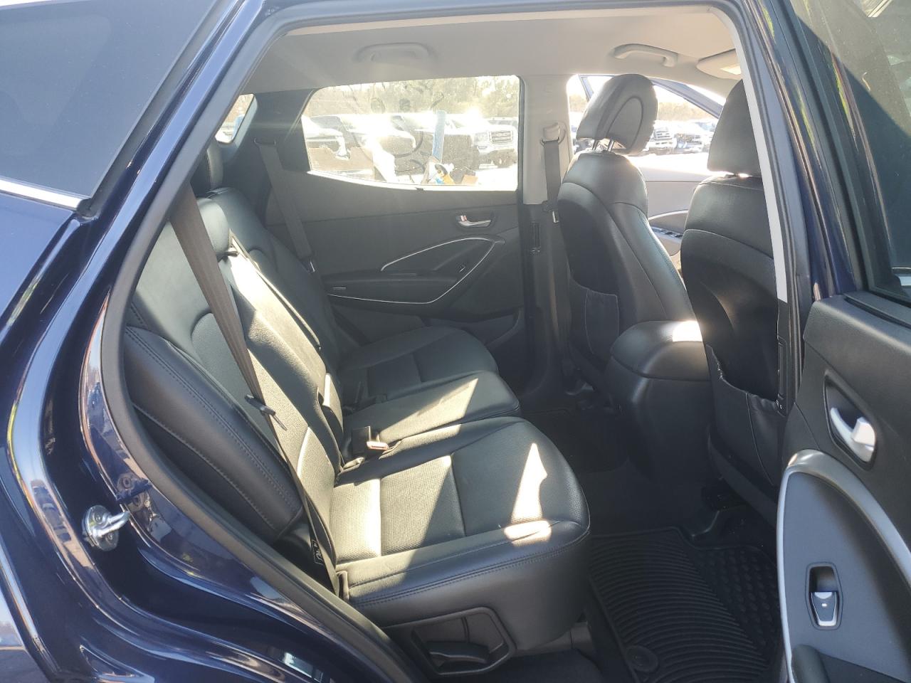 2018 Hyundai Santa Fe - Image 11