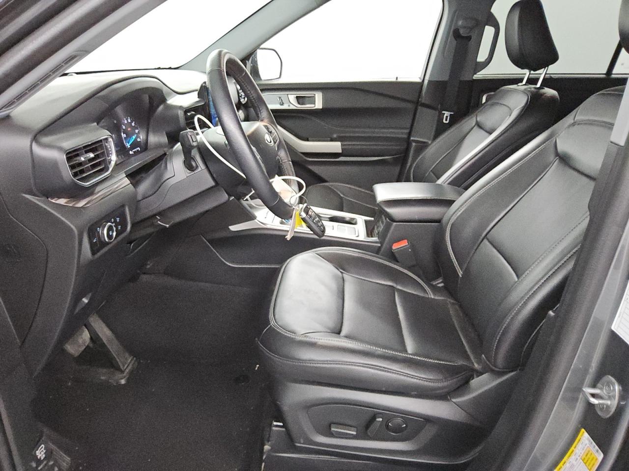 2023 Ford Explorer - Image 7