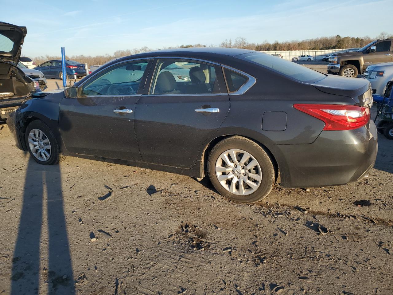 2016 Nissan Altima - Image 2