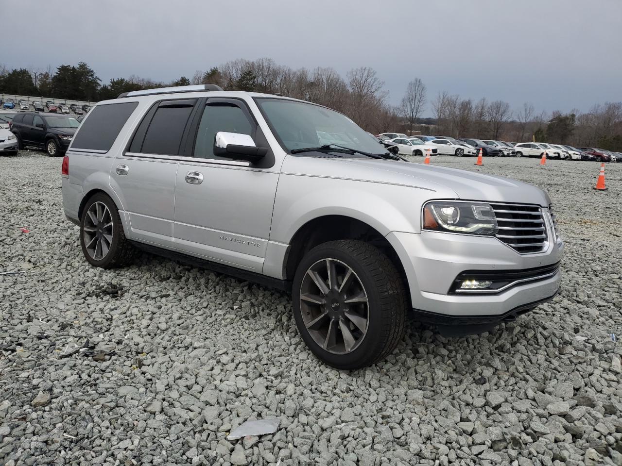 2017 Lincoln Navigator - Image 4