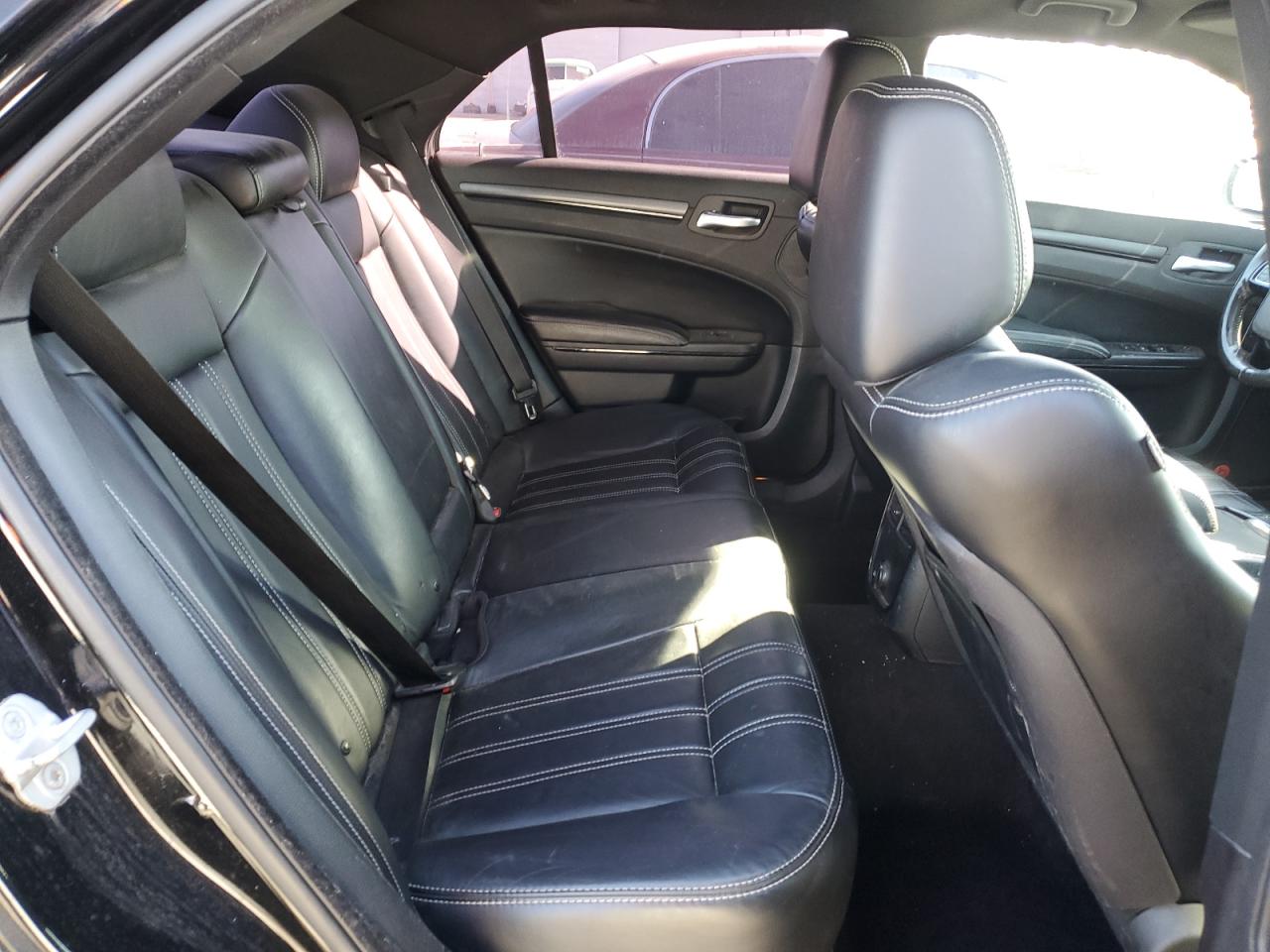 2013 Chrysler 300 - Image 10