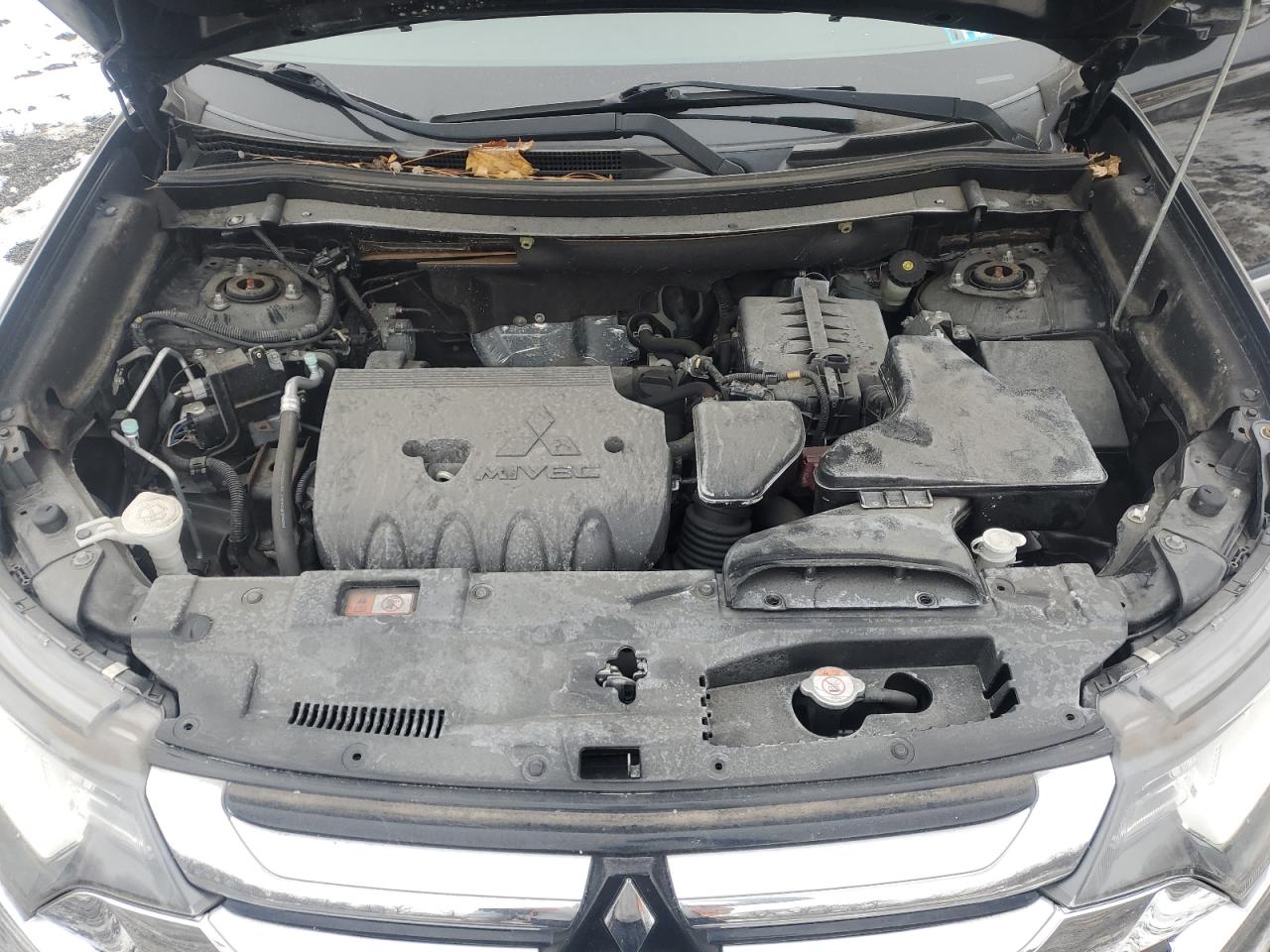 2016 Mitsubishi Outlander - Image 12