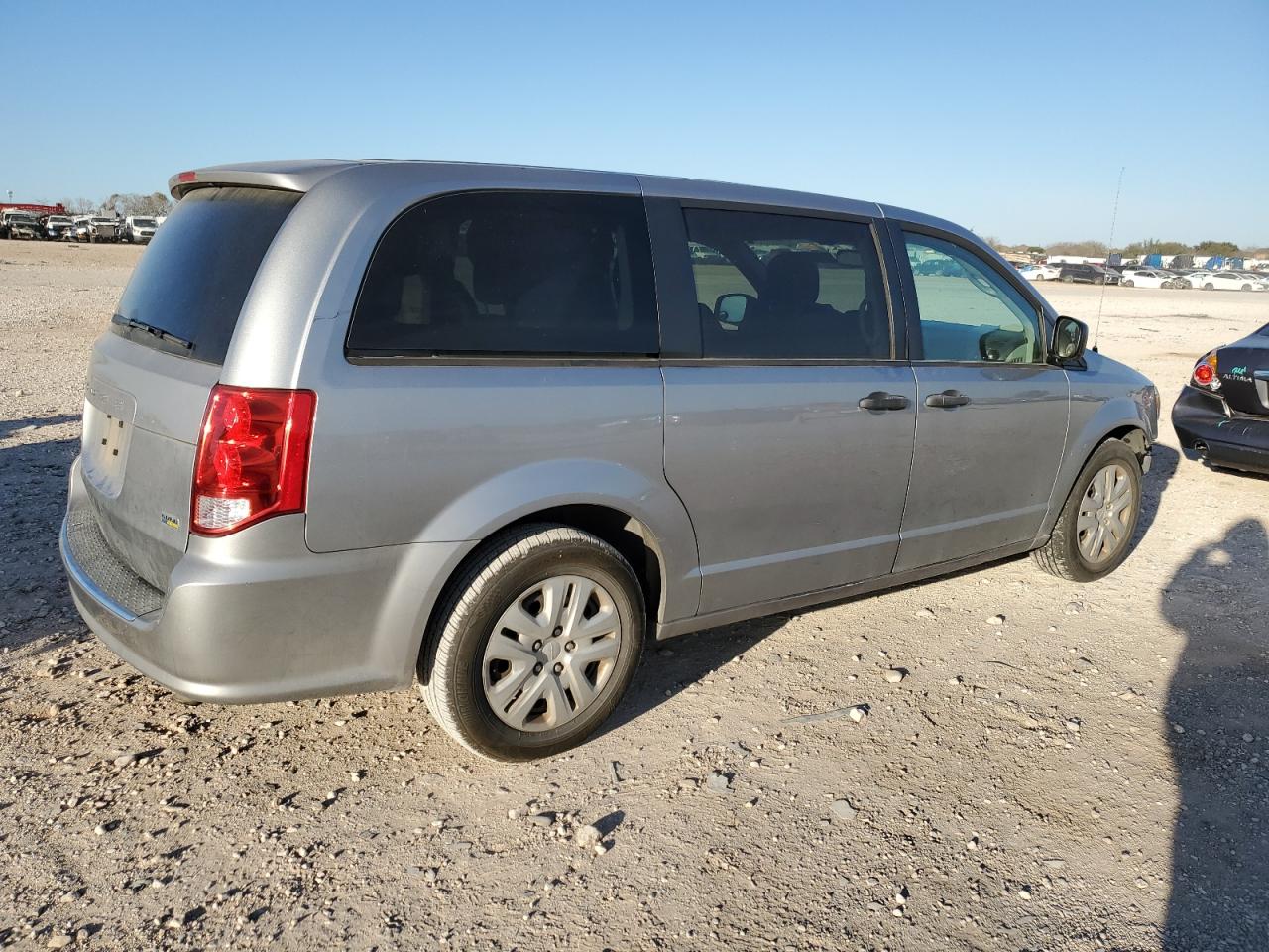 2019 Dodge Caravan - Image 3