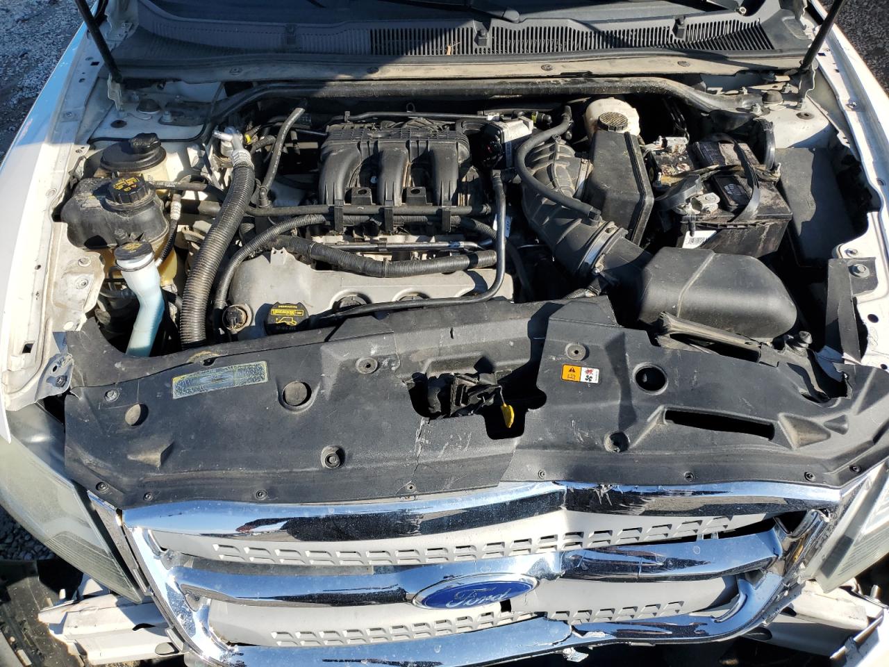 2011 Ford Taurus - Image 11
