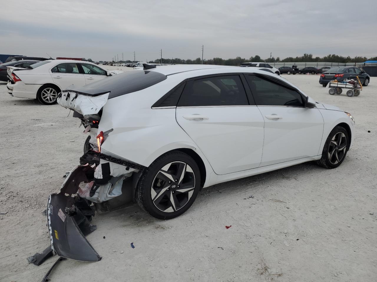 2021 Hyundai Elantra - Image 3