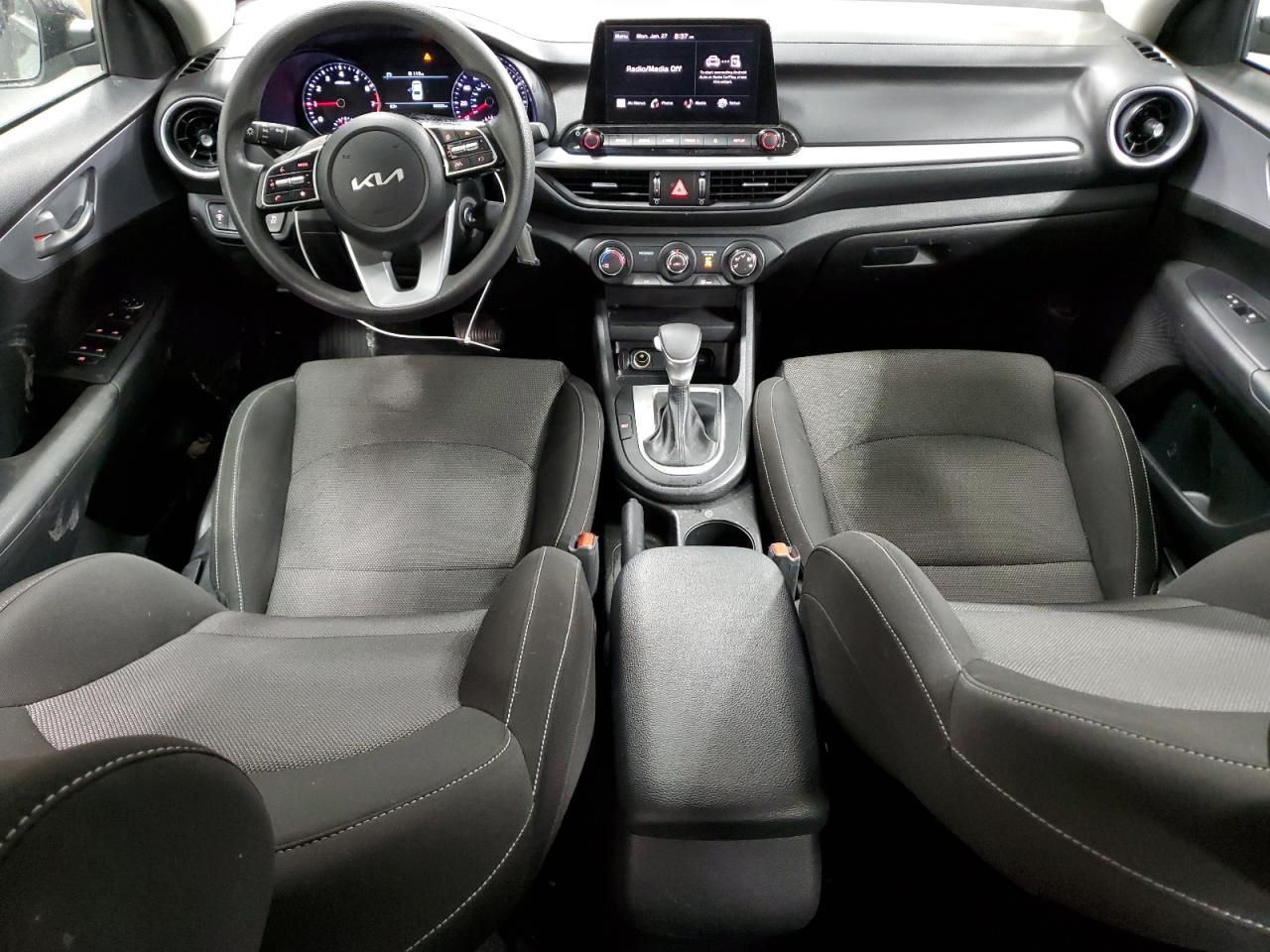 2023 Kia Forte - Image 8