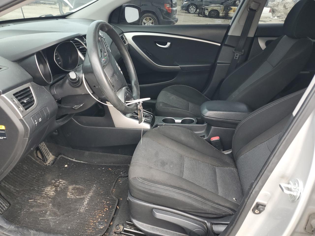 2013 Hyundai Elantra - Image 7