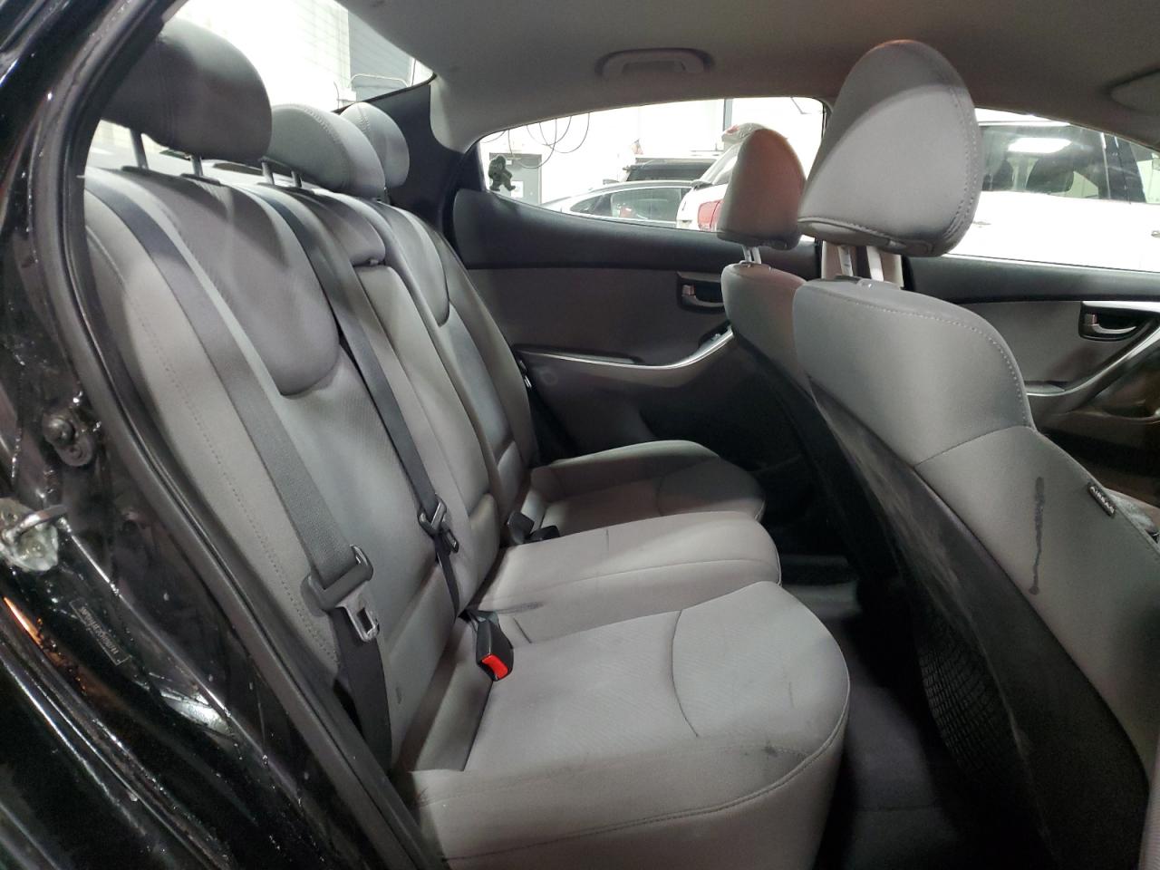 2012 Hyundai Elantra - Image 10