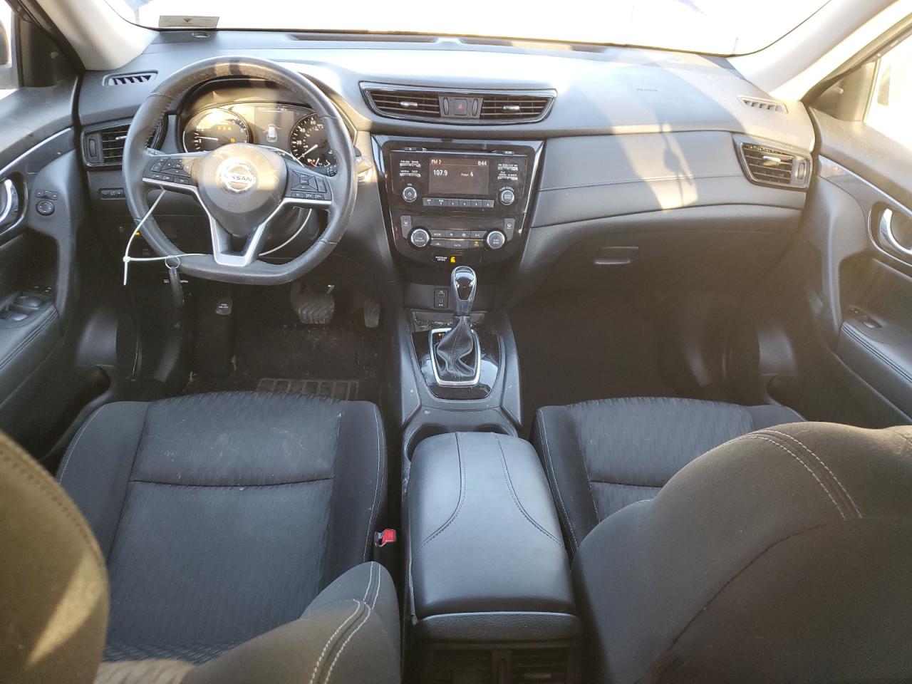 2017 Nissan Rogue - Image 8