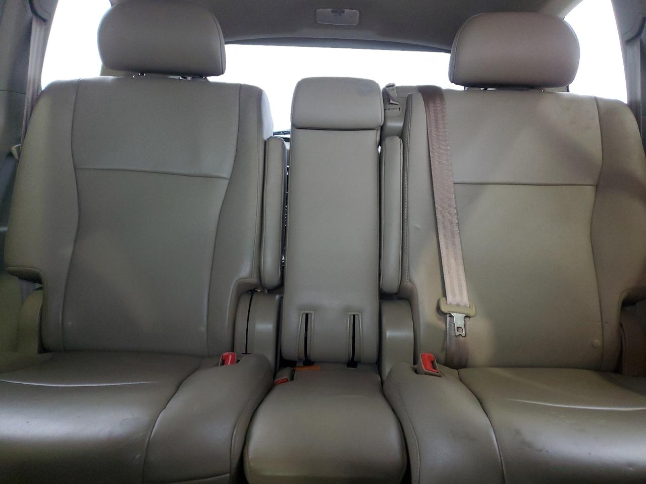 2012 Toyota Highlander - Image 10