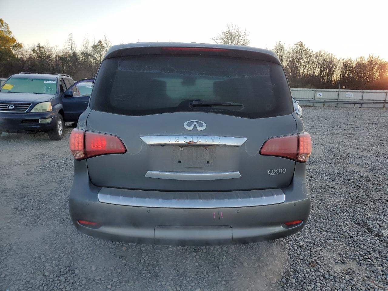 2017 Infiniti QX80 - Image 6