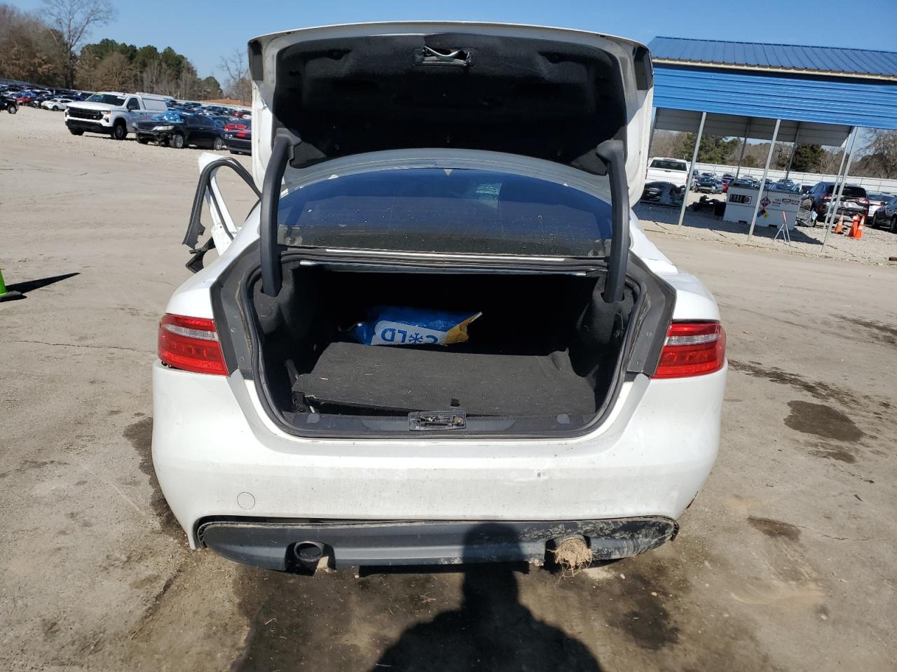 2017 Jaguar XE - Image 6