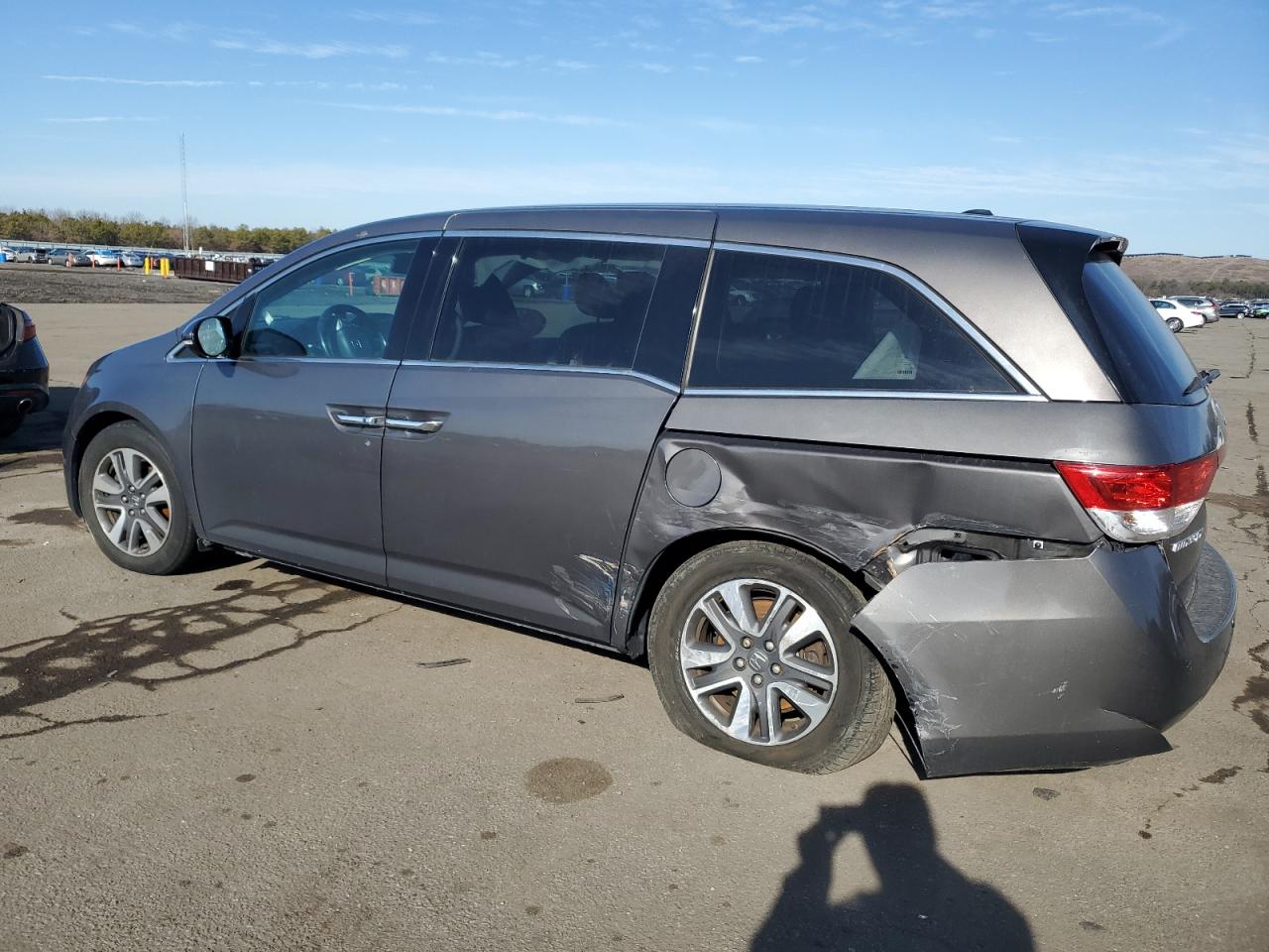 2015 Honda Odyssey - Image 2