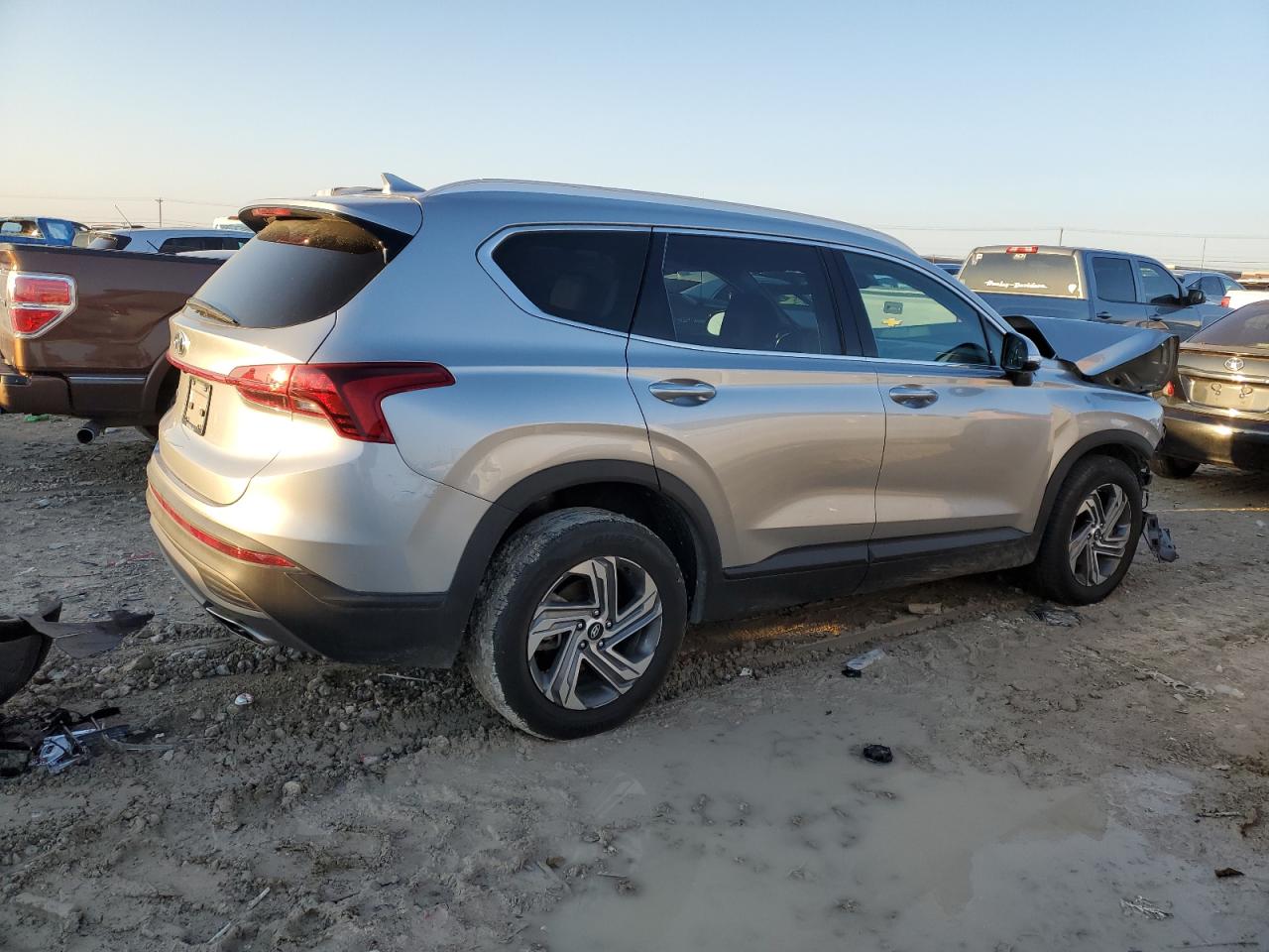 2023 Hyundai Santa Fe - Image 3