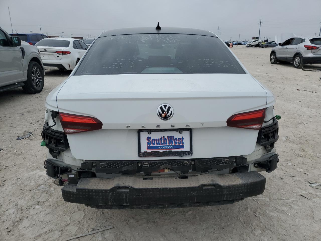 2022 Volkswagen Passat - Image 6