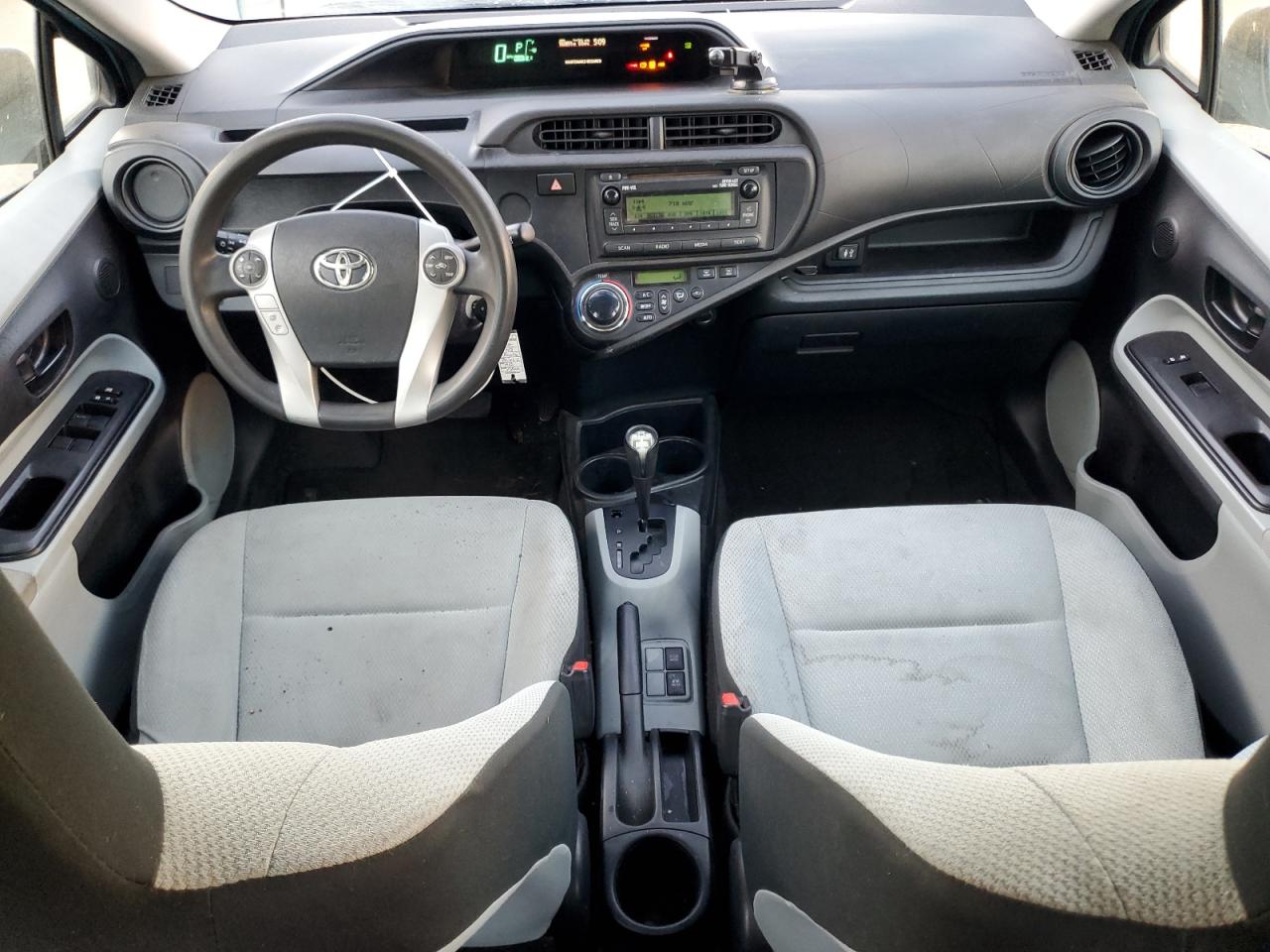 2012 Toyota Prius - Image 8