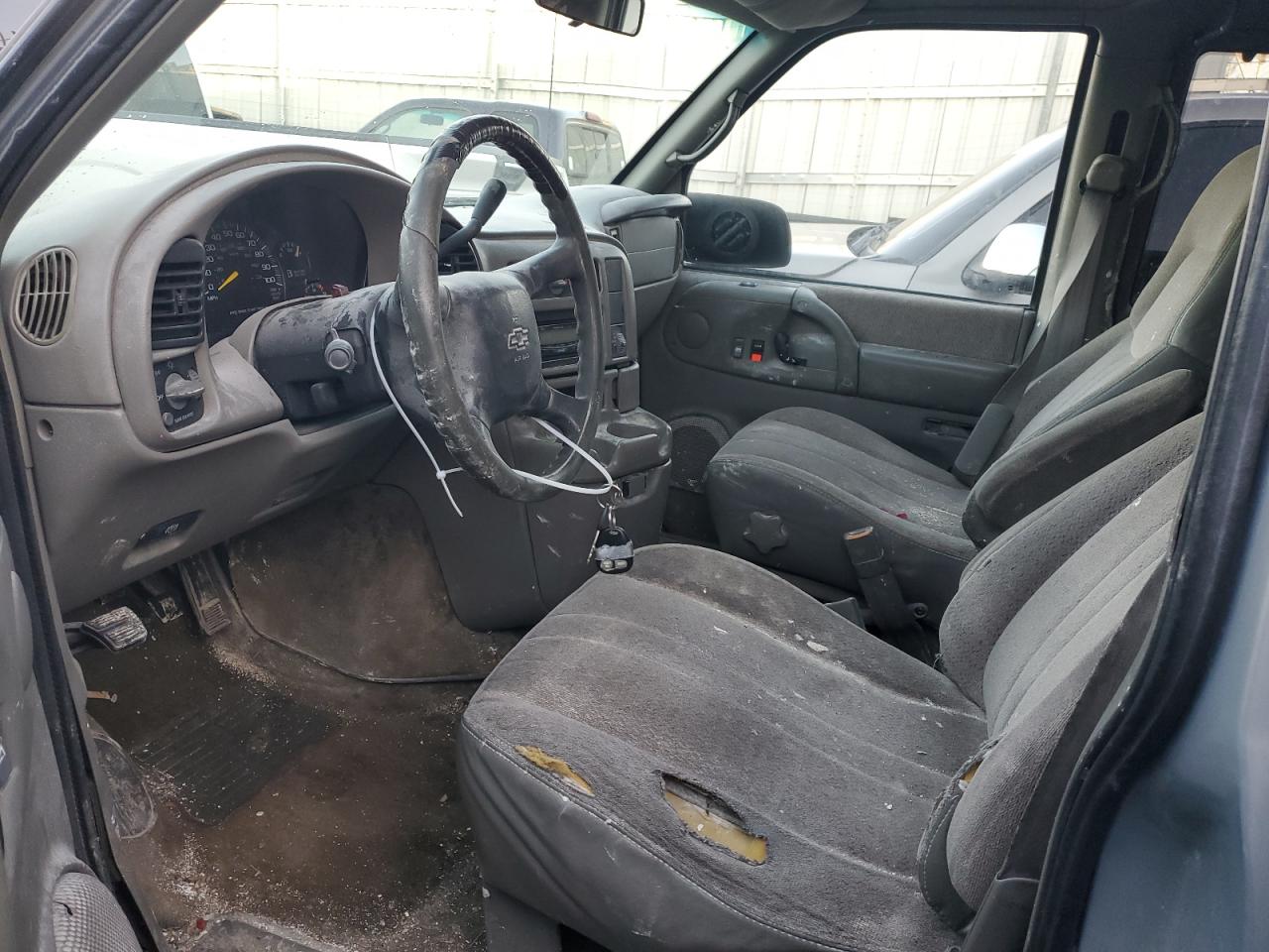 1999 Chevrolet Astro - Image 7